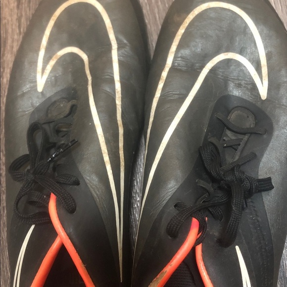 Nike Women’s Soccer Cleats – Black/White/Pink – Size 7 - Picture 5 of 10